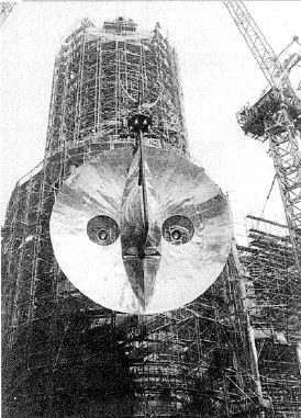 太陽の塔にスコッチカルが採用された写真